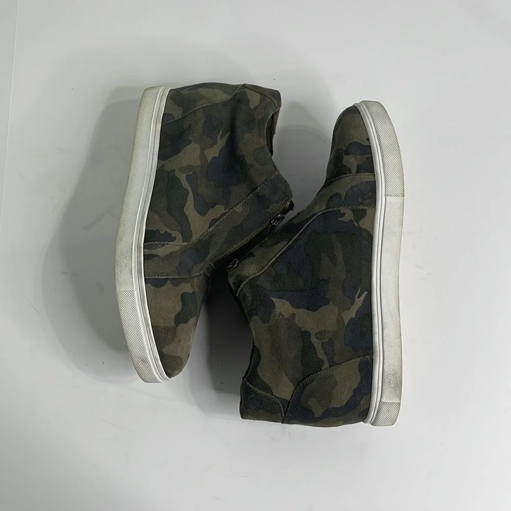 Blondo waterproof, camo suede zip up hidden platform sneaker